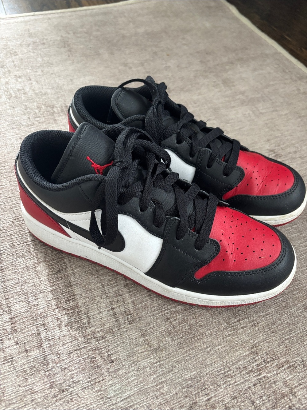 Nike Air Jorden Black/Red/White Low Top Sneakers